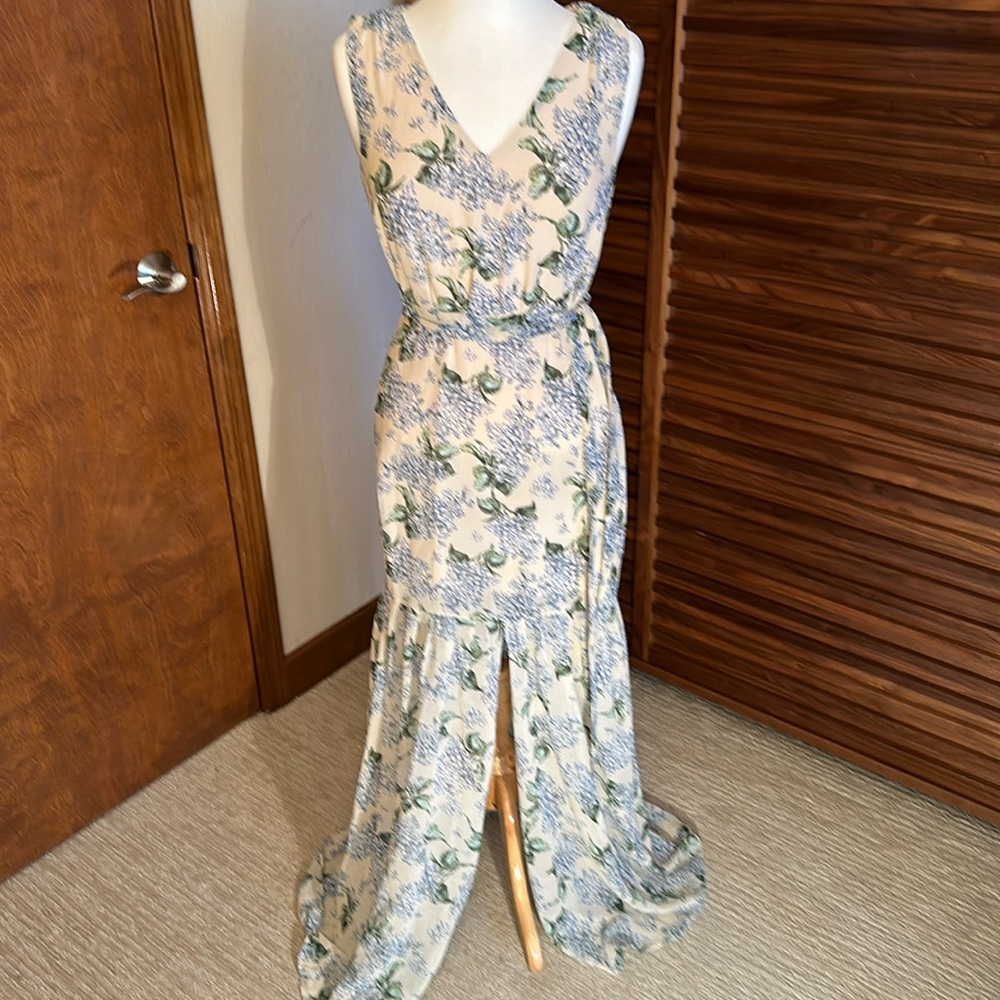 Dress Forum mermaid maxi floral dress. Size S
